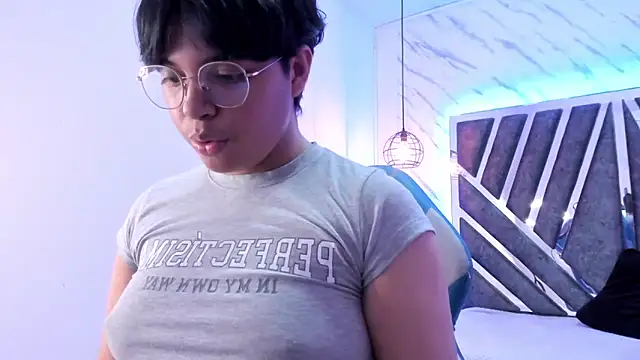 Snapshot of Emmapark_ chatting on February 10, 2025, 7:07 pm Emmapark online show from February 10, 2025, 7:07 pm