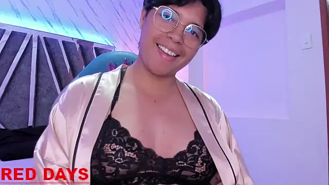 Snapshot of Emmapark_ chatting on February 16, 2025, 8:22 pm Emmapark online show from February 16, 2025, 8:22 pm