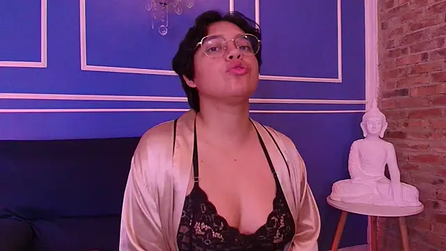 Snapshot of Emmapark_ chatting on November 6, 2025, 6:34 pm Emmapark online show from November 6, 2025, 6:34 pm