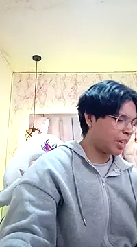 Snapshot of Emmapark_ chatting on March 2, 2025, 11:52 am Emmapark online show from March 2, 2025, 11:52 am