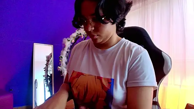 Emmapark  online show from February 3, 2026, 6:46 pm