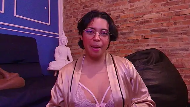 Snapshot of Emmapark_ chatting on December 17, 2025, 7:08 pm Emmapark online show from December 17, 2025, 7:08 pm