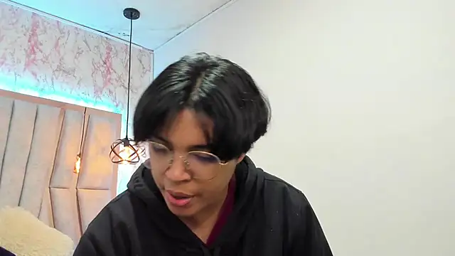 Snapshot of Emmapark_ chatting on March 22, 2025, 11:21 am Emmapark online show from March 22, 2025, 11:21 am