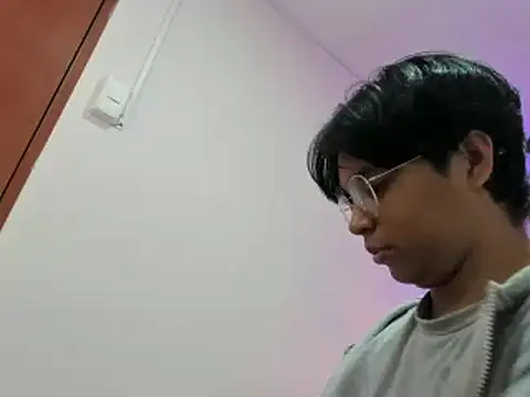 Snapshot of Emmapark_ chatting on February 25, 2025, 6:44 pm Emmapark online show from February 25, 2025, 6:44 pm