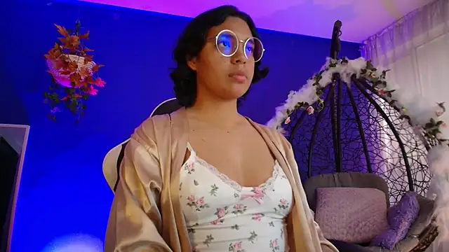 Emmapark  online show from April 10, 2026, 6:37 pm