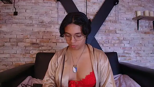 Snapshot of Emmapark_ chatting on December 14, 2025, 2:33 pm Emmapark online show from December 14, 2025, 2:33 pm