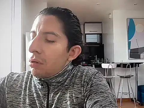 littlelatinhunter online show from May 26, 2026, 2:15 pm