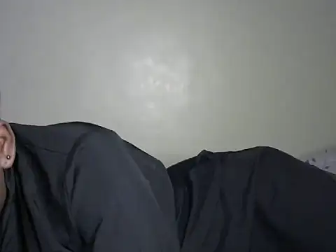 Snapshot of Novah_ chatting on November 14, 2025, 10:57 pm Novah online show from November 14, 2025, 10:57 pm