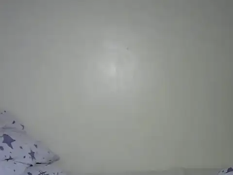 Snapshot of Novah_ chatting on October 18, 2025, 12:40 pm Novah online show from October 18, 2025, 12:40 pm