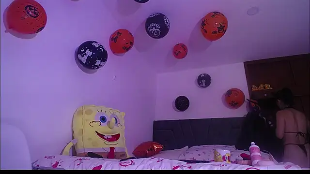 Snapshot of Yinn_Silver chatting on October 28, 2025, 6:23 am Yinn Silver online show from October 28, 2025, 6:23 am