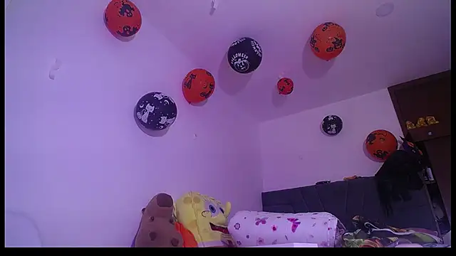 Snapshot of Yinn_Silver chatting on November 1, 2025, 9:14 am Yinn Silver online show from November 1, 2025, 9:14 am