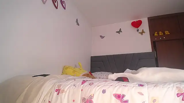 Snapshot of Yinn_Silver chatting on March 12, 2025, 7:57 am Yinn Silver online show from March 12, 2025, 7:57 am