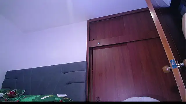 Snapshot of Yinn_Silver chatting on November 21, 2025, 9:08 am Yinn Silver online show from November 21, 2025, 9:08 am