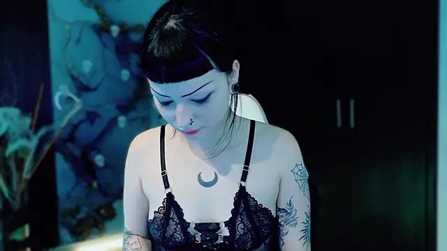 Madison Jackson online show from November 24, 2025, 10:32 pm