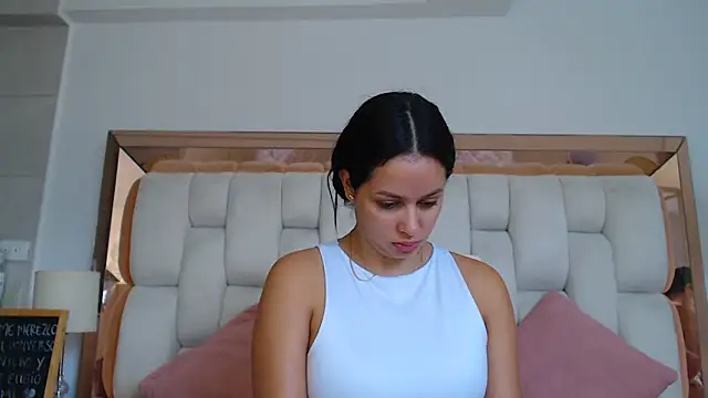 emilyparkerr01 online show from November 4, 2025, 9:18 pm