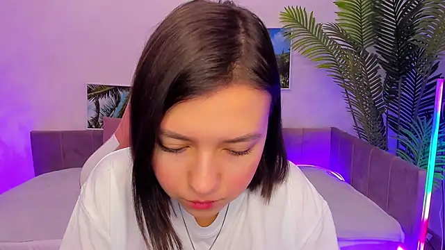 Lina Brownie online show from February 19, 2025, 2:01 am