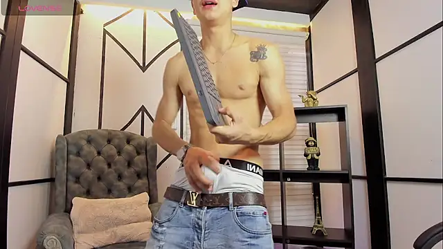 Snapshot of JuniorMorris_ chatting on September 17, 2025, 9:39 pm JuniorMorris online show from September 17, 2025, 9:39 pm