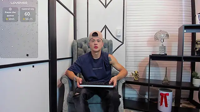 Snapshot of JuniorMorris_ chatting on October 25, 2025, 9:37 pm JuniorMorris online show from October 25, 2025, 9:37 pm