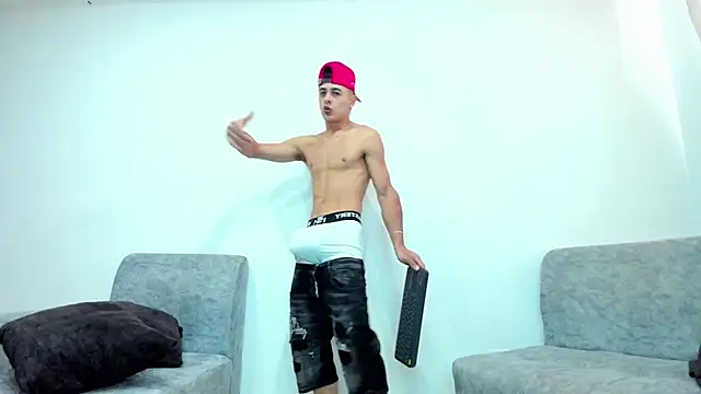 Snapshot of JuniorMorris_ chatting on March 20, 2025, 9:35 pm JuniorMorris online show from March 20, 2025, 9:35 pm