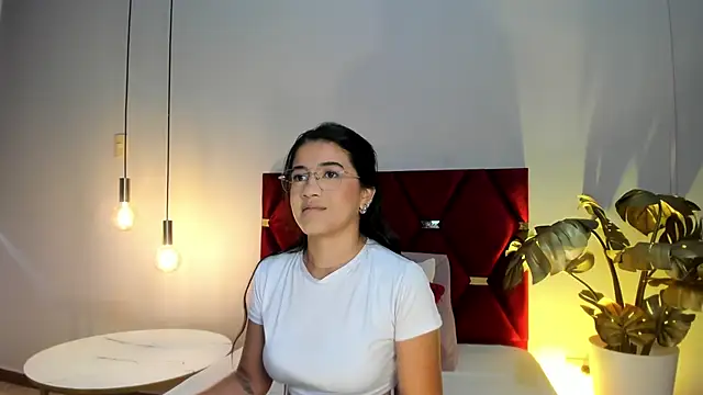 Snapshot of LeaahCarter chatting on October 17, 2025, 5:59 pm LeaahCarter online show from October 17, 2025, 5:59 pm