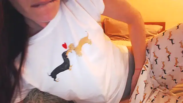 LovelyAndraGirl online show from February 7, 2026, 6:49 pm