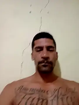 adriabis013 online show from April 29, 2026, 3:49 pm