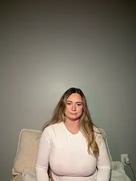 Sophie Raegan online show from October 13, 2025, 3:52 am