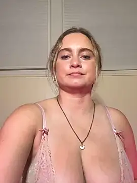 Snapshot of Sophie_Raegan chatting on May 4, 2026, 11:35 am Sophie Raegan online show from May 4, 2026, 11:35 am