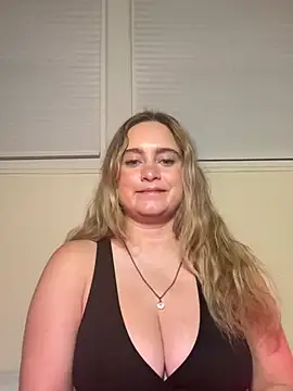 Snapshot of Sophie_Raegan chatting on May 6, 2026, 10:30 am Sophie Raegan online show from May 6, 2026, 10:30 am
