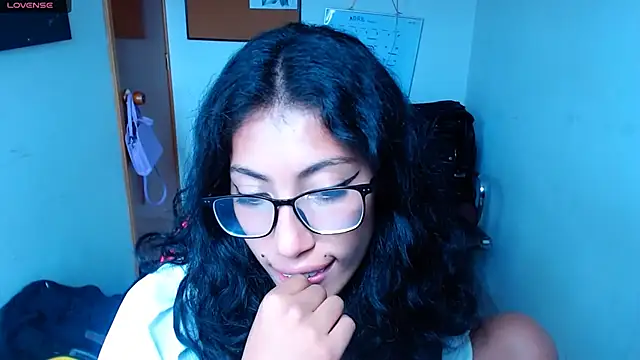 sofia rosse4 online show from April 7, 2026, 7:15 pm