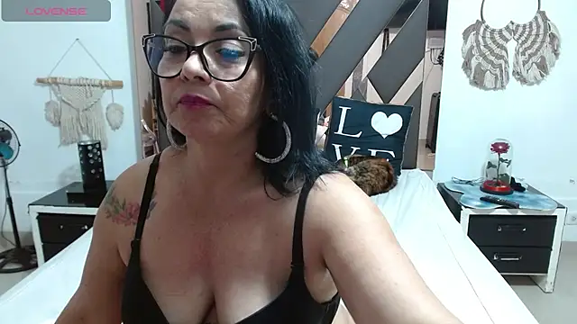 Snapshot of lindaesmeralda chatting on March 9, 2025, 5:49 pm lindaesmeralda online show from March 9, 2025, 5:49 pm