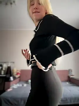 Snapshot of NikaMur chatting on November 10, 2025, 3:44 am NikaMur online show from November 10, 2025, 3:44 am