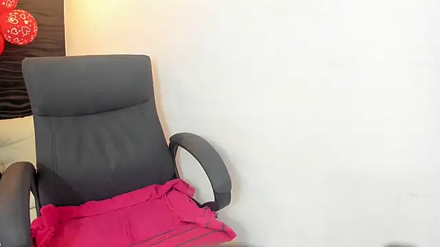 sofia 44 online show from March 13, 2026, 1:27 pm