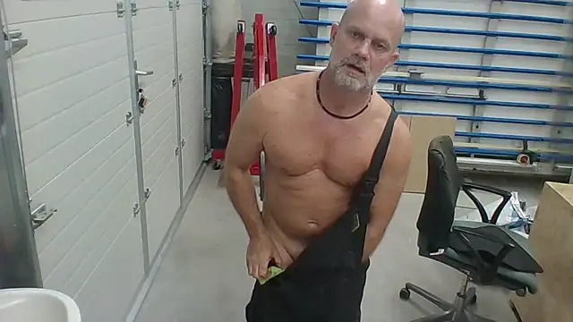 Snapshot of Boomerhun chatting on October 16, 2025, 4:37 pm Boomerhun online show from October 16, 2025, 4:37 pm