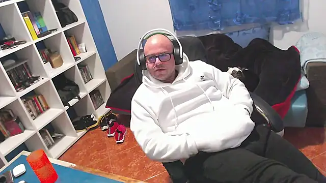 Snapshot of ravingr4d4 chatting on December 18, 2025, 10:46 pm ravingr4d4 online show from December 18, 2025, 10:46 pm