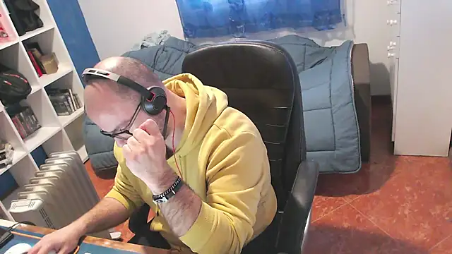 ravingr4d4 online show from March 10, 2026, 11:03 am