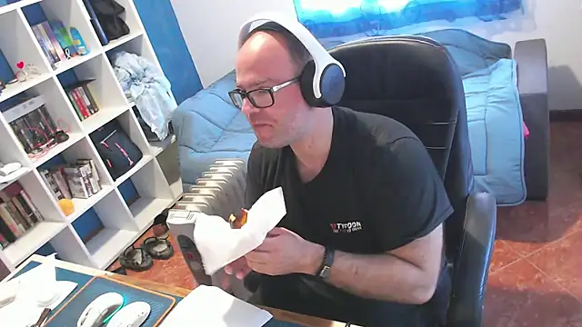 ravingr4d4 online show from March 30, 2026, 1:12 pm