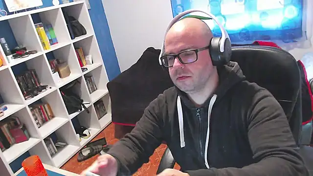 Snapshot of ravingr4d4 chatting on December 17, 2025, 9:36 am ravingr4d4 online show from December 17, 2025, 9:36 am