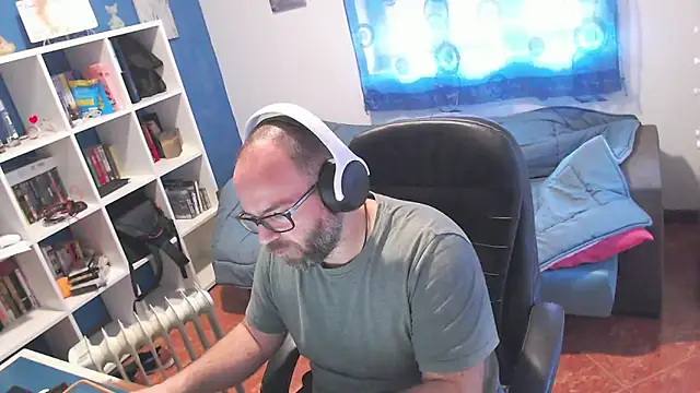 ravingr4d4 online show from March 25, 2026, 9:30 am