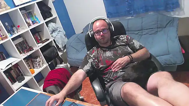 ravingr4d4 online show from April 2, 2026, 9:32 pm