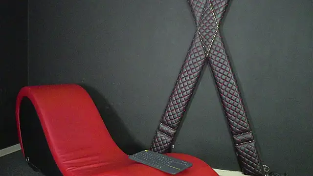 Snapshot of CelineConner chatting on January 12, 2026, 5:14 am CelineConner online show from January 12, 2026, 5:14 am