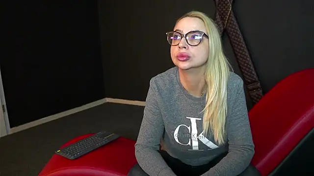 Snapshot of CelineConner chatting on February 11, 2025, 5:16 am CelineConner online show from February 11, 2025, 5:16 am