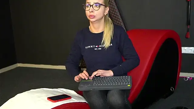 Snapshot of CelineConner chatting on February 13, 2025, 8:38 am CelineConner online show from February 13, 2025, 8:38 am