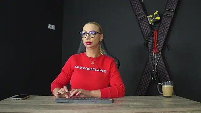 Snapshot of CelineConner chatting on September 11, 2025, 4:12 am CelineConner online show from September 11, 2025, 4:12 am
