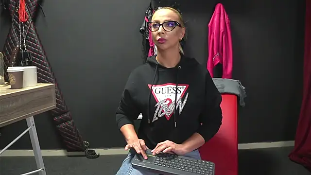 Snapshot of CelineConner chatting on September 22, 2025, 4:07 am CelineConner online show from September 22, 2025, 4:07 am