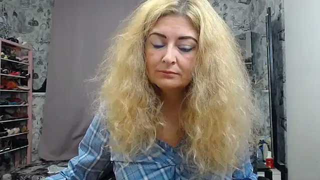 Snapshot of Helen1974 chatting on October 4, 2025, 3:41 am Helen1974 online show from October 4, 2025, 3:41 am