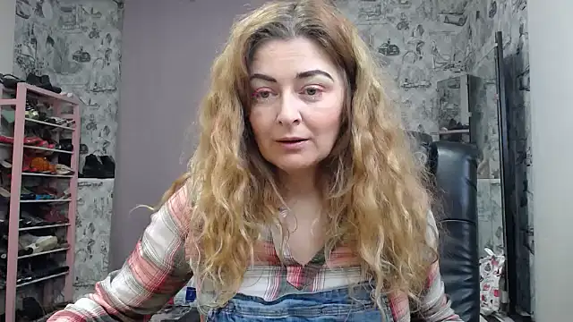 Snapshot of Helen1974 chatting on January 31, 2025, 5:10 pm Helen1974 online show from January 31, 2025, 5:10 pm