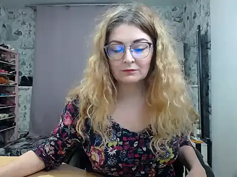 Snapshot of Helen1974 chatting on March 4, 2025, 4:52 pm Helen1974 online show from March 4, 2025, 4:52 pm