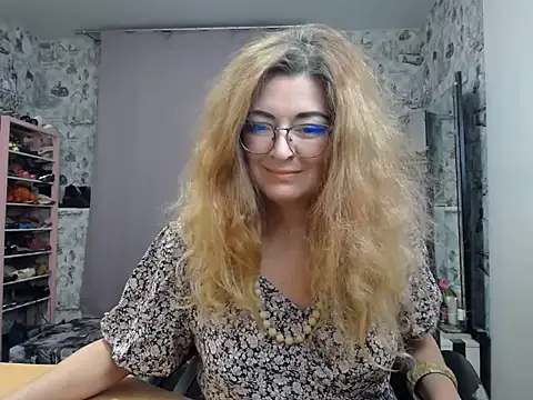 Snapshot of Helen1974 chatting on March 12, 2025, 6:22 pm Helen1974 online show from March 12, 2025, 6:22 pm