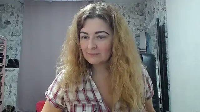 Snapshot of Helen1974 chatting on February 3, 2025, 1:30 pm Helen1974 online show from February 3, 2025, 1:30 pm